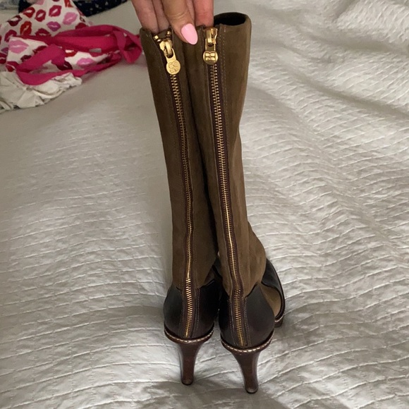 Knee high tan suede and leather BCBG boots - Picture 6 of 13